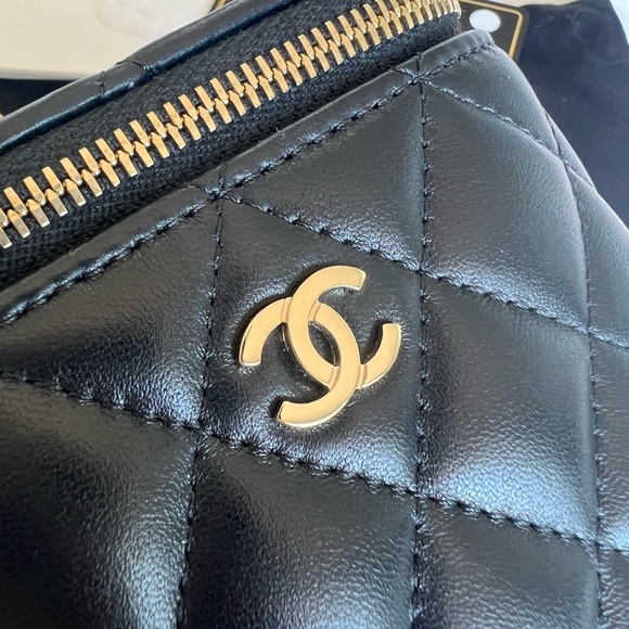 Chanel Lambskin Small Vanity Case with Chain Black Leather Gold Hardware - Picture 2 of 8